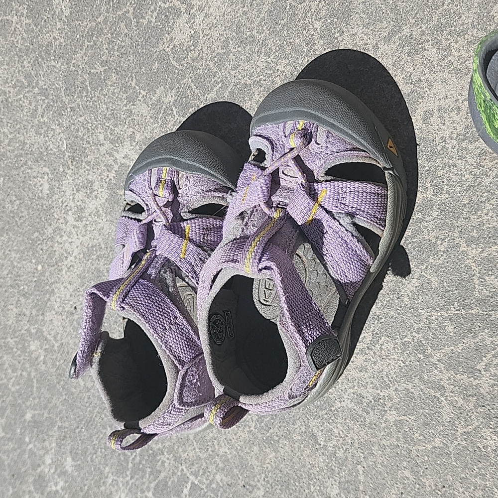 Baby/toddler sz 5 Keen sandals
